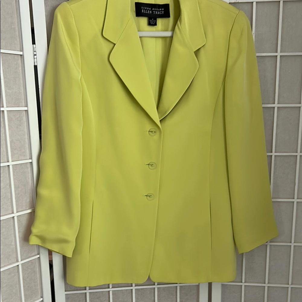 Ellen Tracy Lime Green Blazer with Notched Lapel and Structured Shoulders
